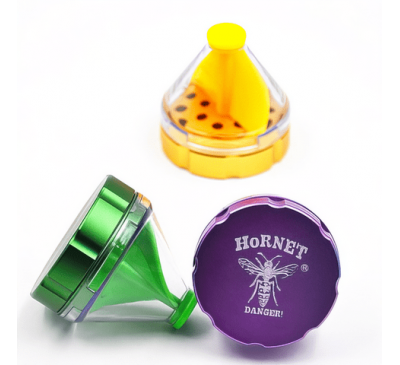 Гріндер (млин) для подрібнення трав "Hornet" (метал + пластик, 3 відсіки) 1 шт.